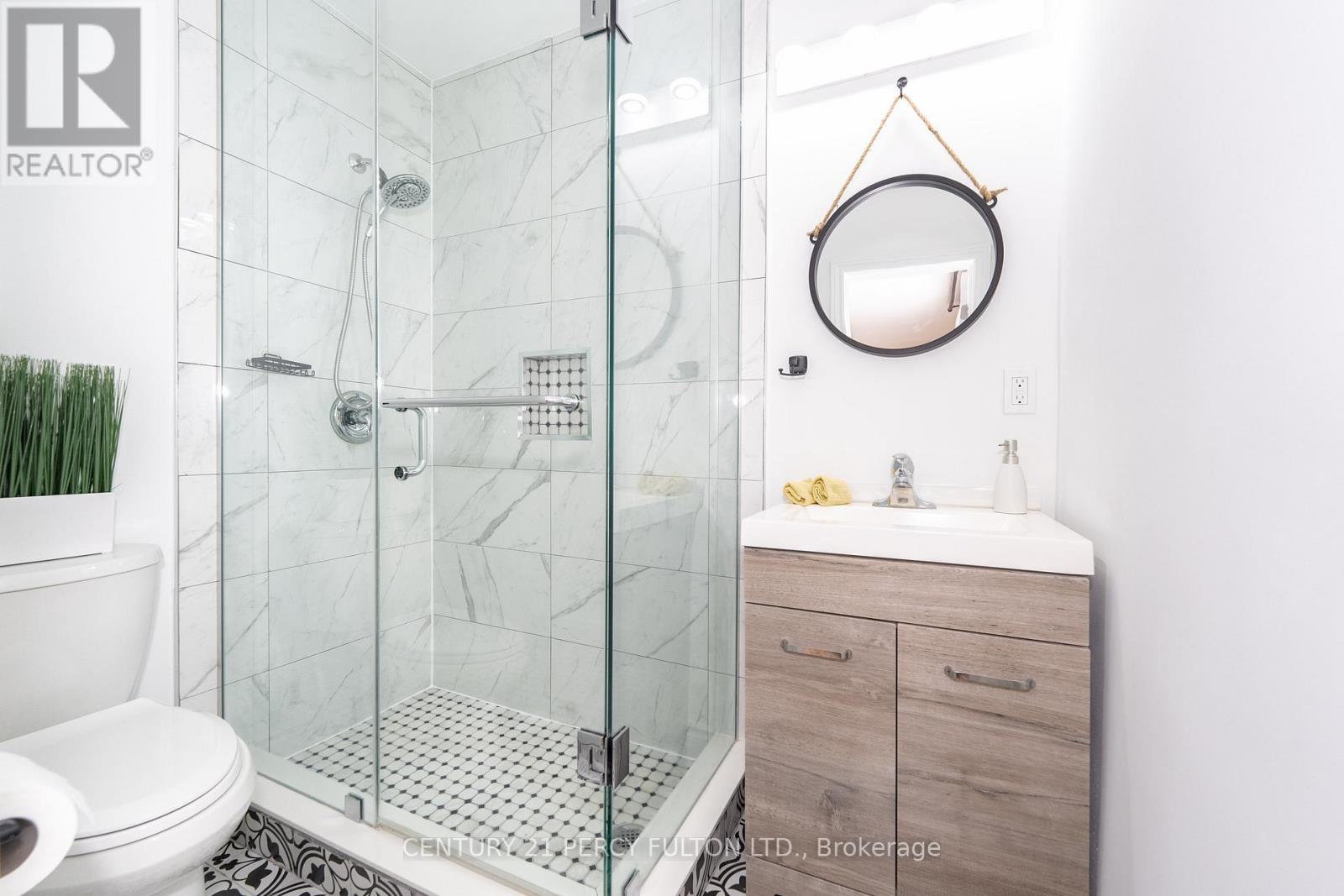 10 Sealcove Drive, Toronto, Ontario  M9C 2C5 - Photo 6 - W12513696