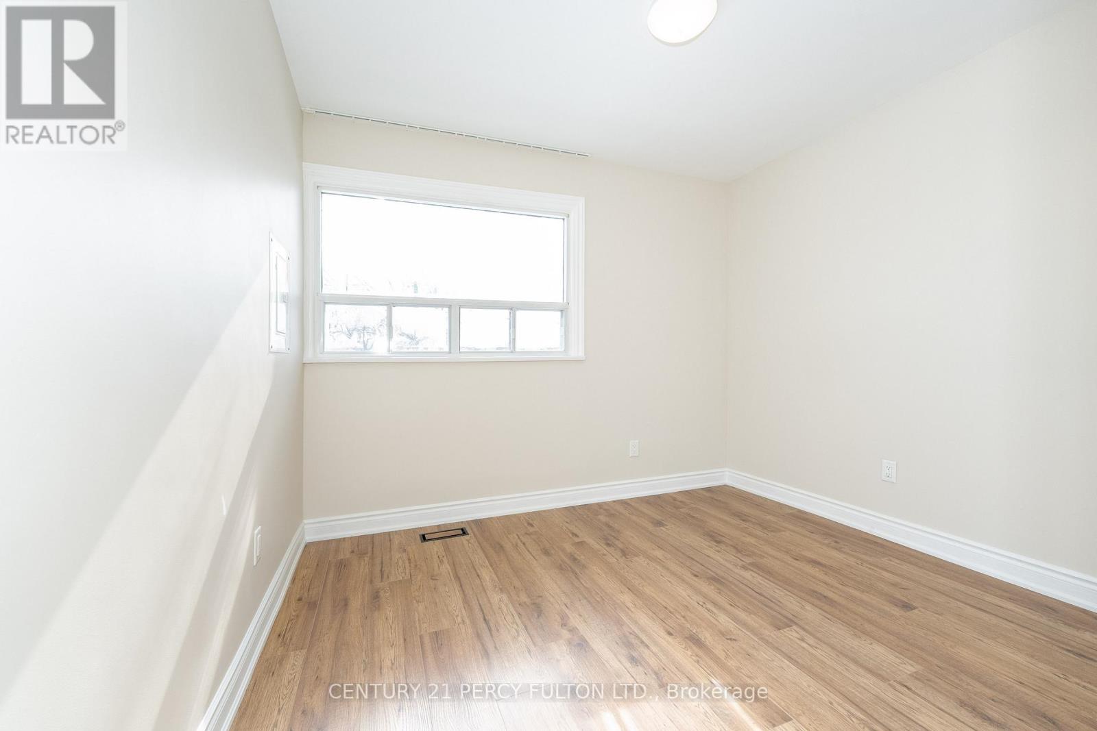 10 Sealcove Drive, Toronto, Ontario  M9C 2C5 - Photo 8 - W12513696