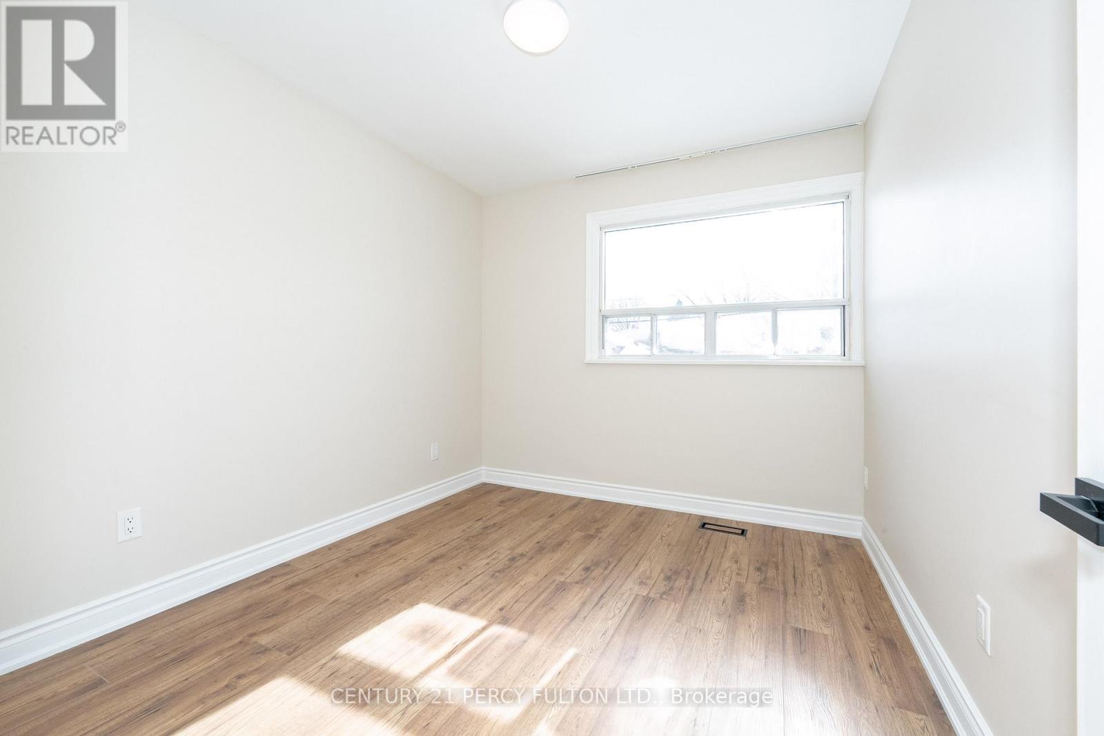 10 Sealcove Drive, Toronto, Ontario  M9C 2C5 - Photo 9 - W12513696