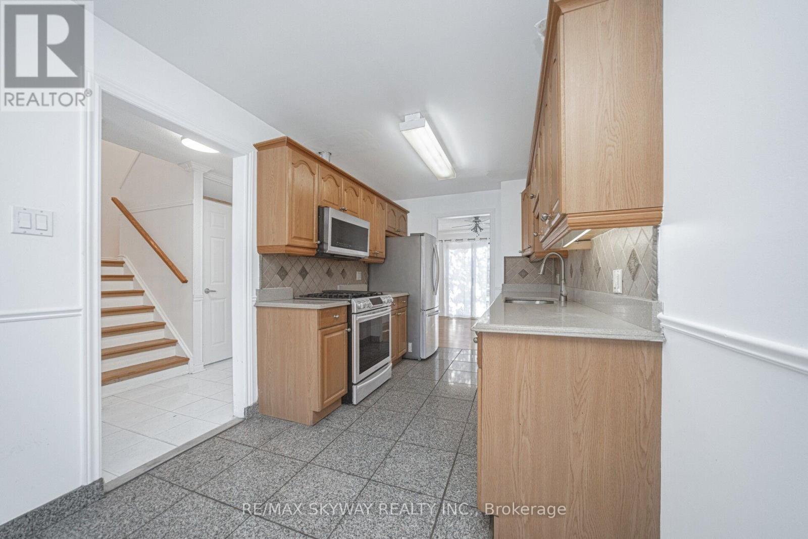 46 Royal Palm Drive, Brampton, Ontario  L6Z 1P6 - Photo 12 - W12513700