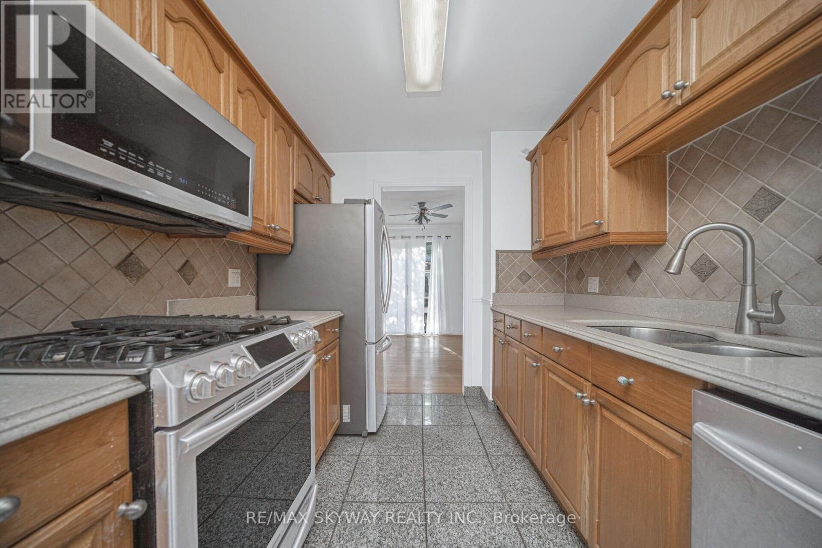 46 Royal Palm Drive, Brampton, Ontario  L6Z 1P6 - Photo 13 - W12513700