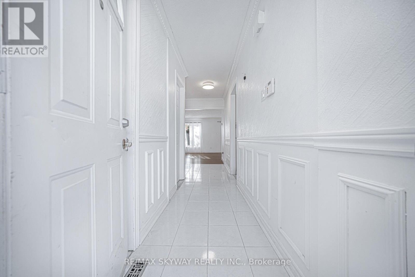 46 Royal Palm Drive, Brampton, Ontario  L6Z 1P6 - Photo 5 - W12513700