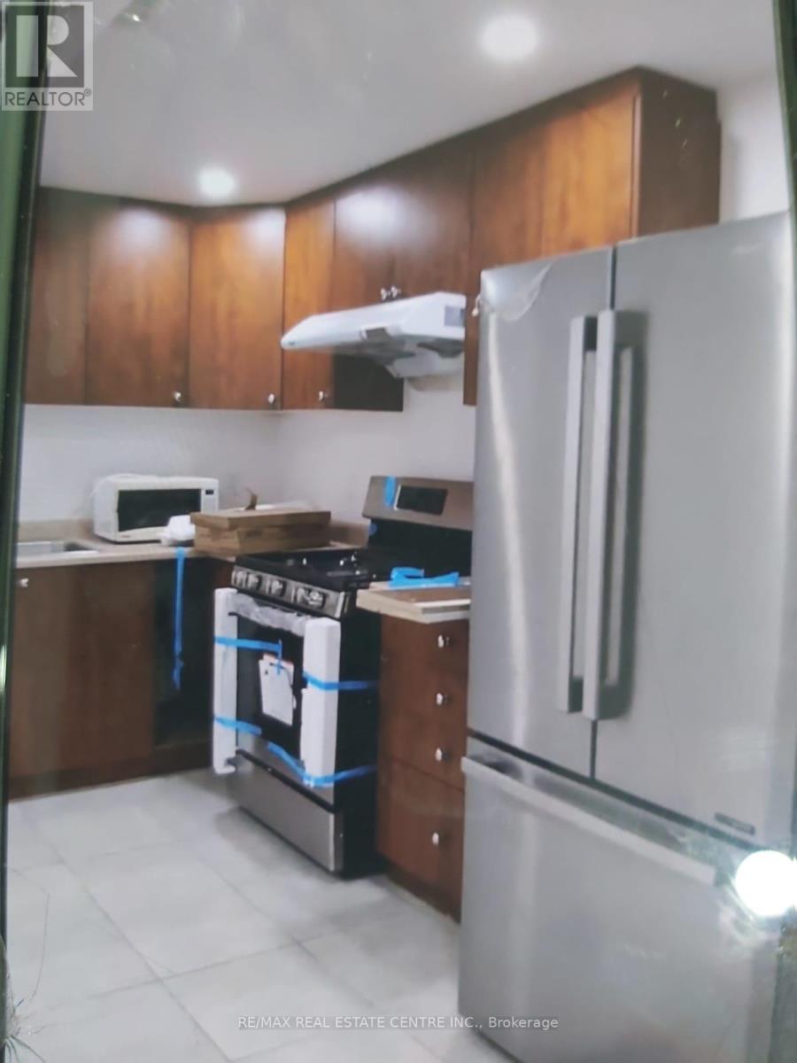 321 - 4055 Parkside Village Drive, Mississauga, Ontario  L5B 0K8 - Photo 3 - W12513728