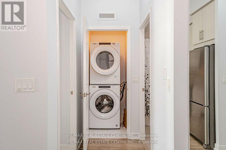 321 - 4055 Parkside Village Drive, Mississauga, Ontario  L5B 0K8 - Photo 6 - W12513728