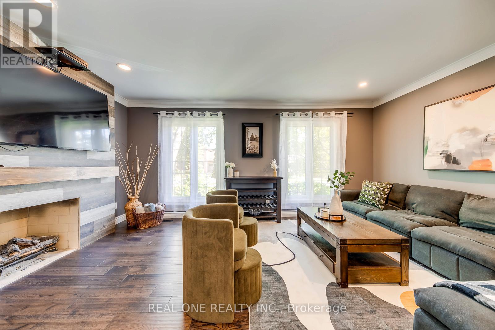 1340 Greeneagle Drive, Oakville, Ontario  L6M 2M9 - Photo 6 - W12513730