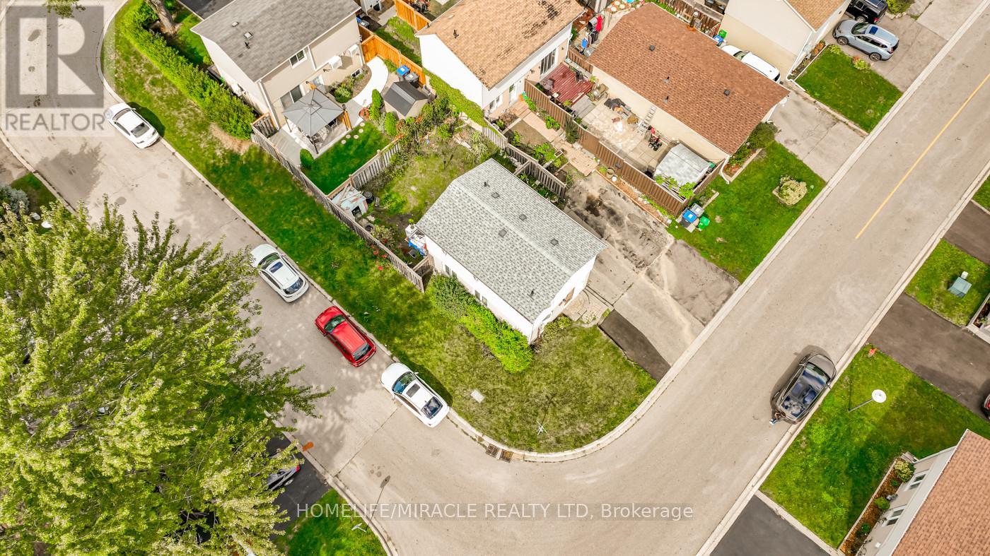 5 HOLMCREST COURT, Brampton, Ontario