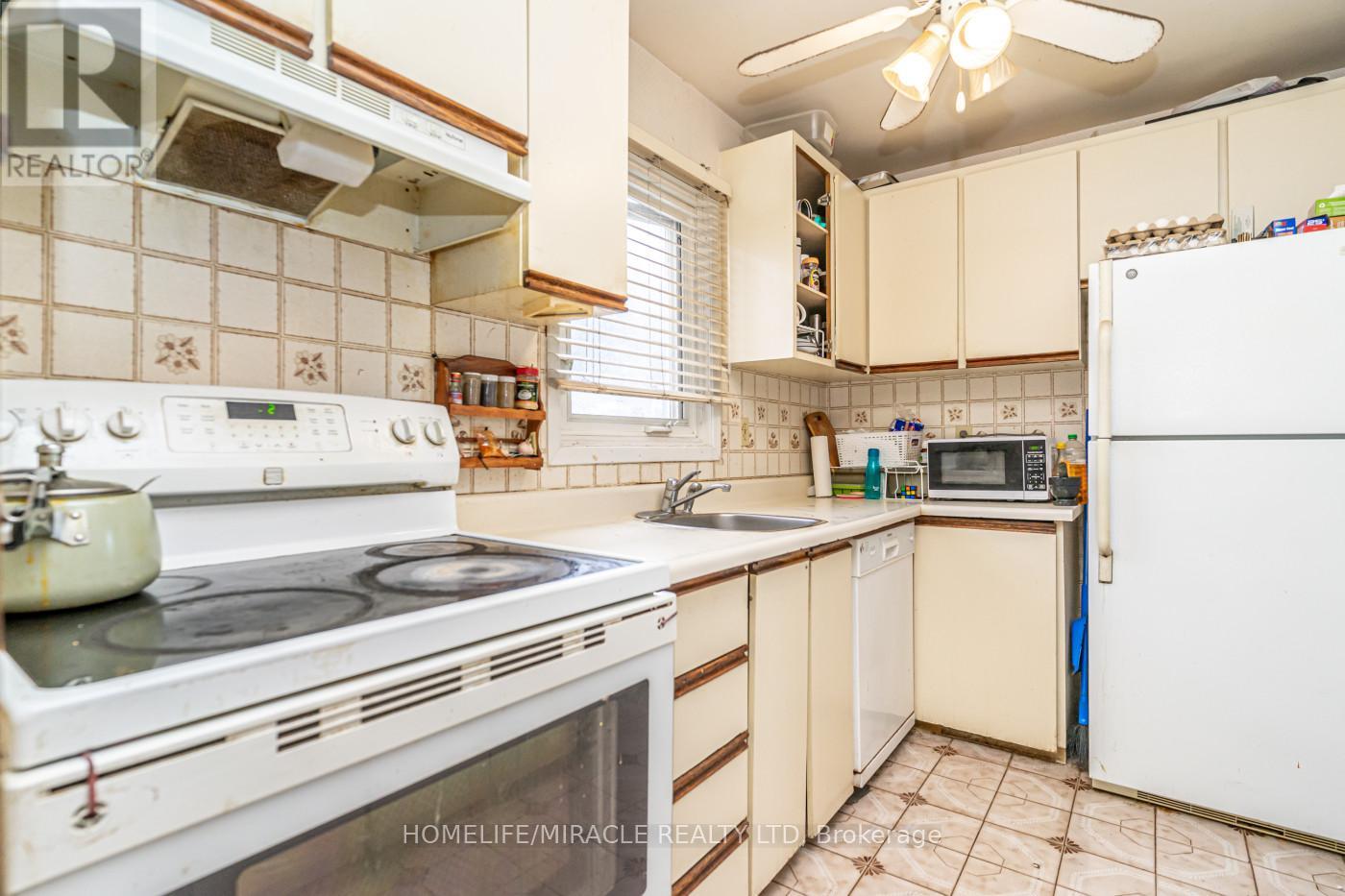 5 Holmcrest Court, Brampton, Ontario  L6S 1R6 - Photo 10 - W12513758