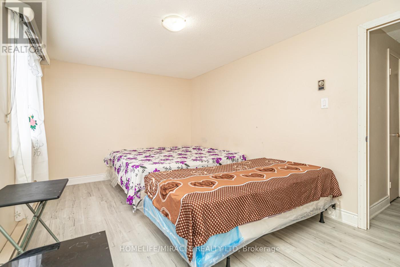 5 Holmcrest Court, Brampton, Ontario  L6S 1R6 - Photo 13 - W12513758