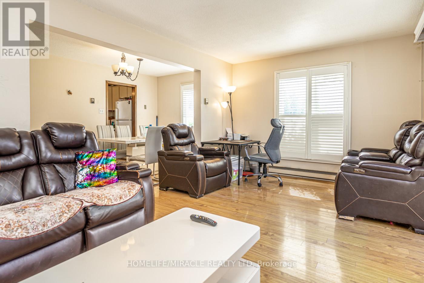 5 Holmcrest Court, Brampton, Ontario  L6S 1R6 - Photo 7 - W12513758