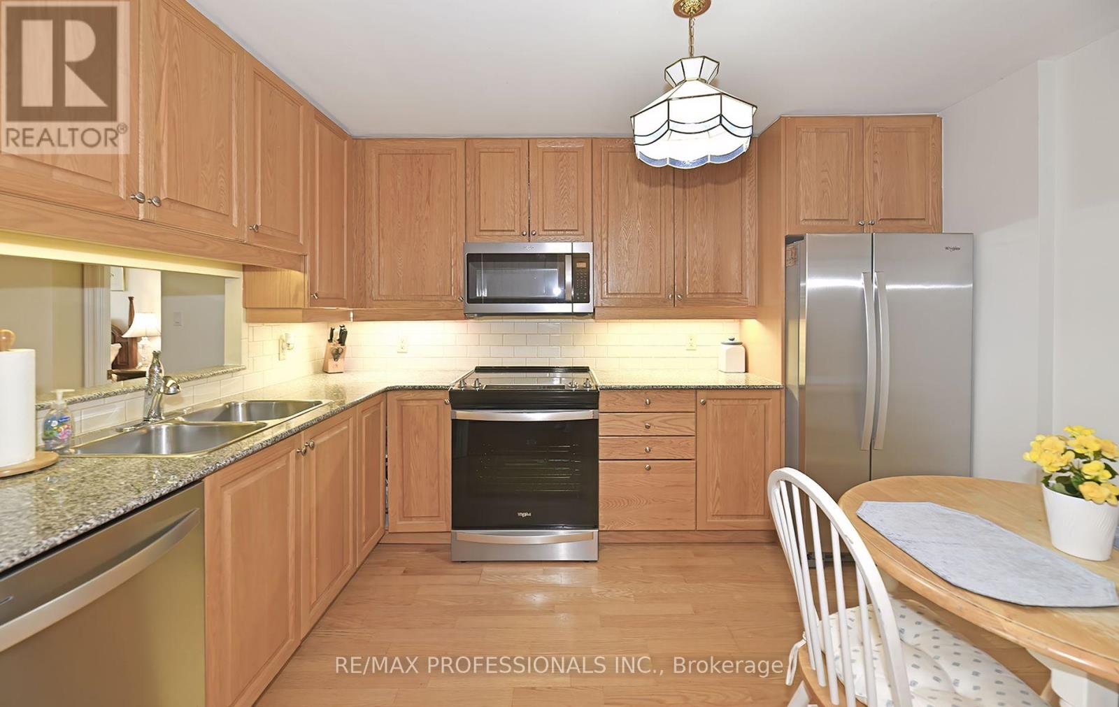 504 - 3085 Bloor Street W, Toronto, Ontario  M8X 1C9 - Photo 11 - W12513784