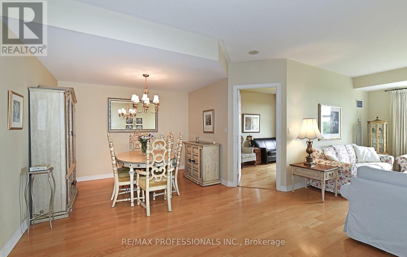 504 - 3085 Bloor Street W, Toronto, Ontario  M8X 1C9 - Photo 6 - W12513784