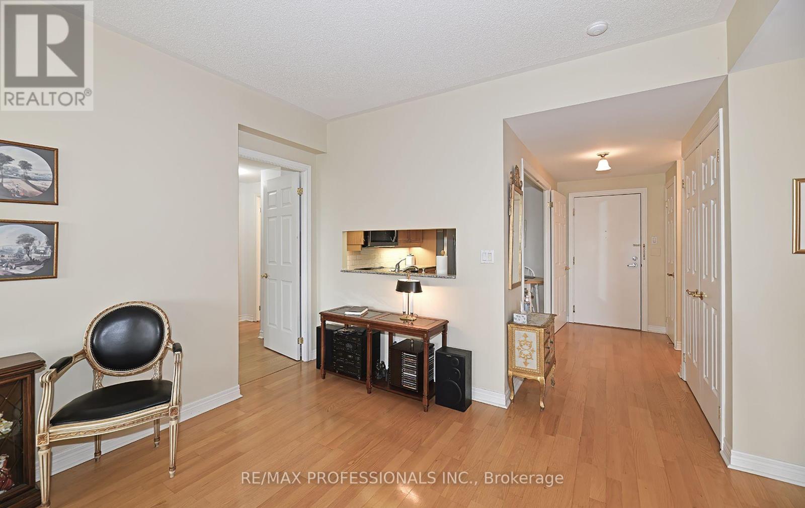 504 - 3085 Bloor Street W, Toronto, Ontario  M8X 1C9 - Photo 9 - W12513784