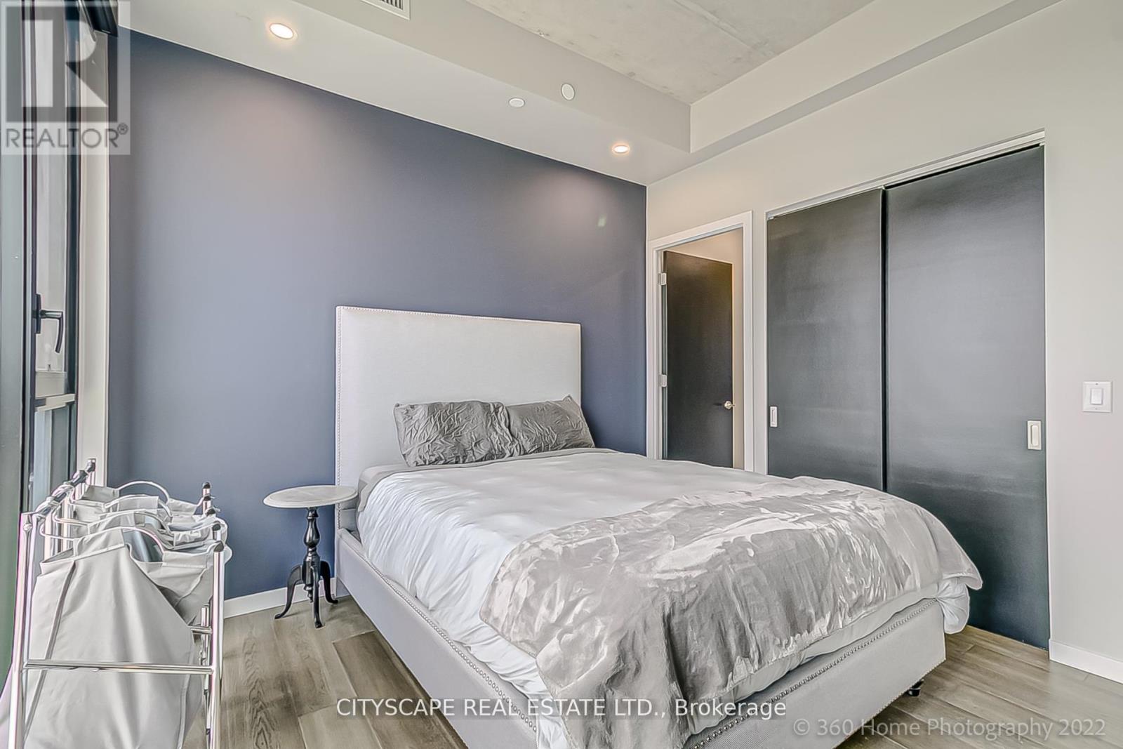 Ph 810 - 7 Smith Crescent, Toronto, Ontario  M8Z 1N5 - Photo 20 - W12513786