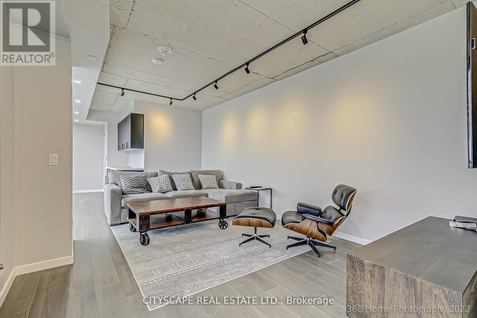 Ph 810 - 7 Smith Crescent, Toronto, Ontario  M8Z 1N5 - Photo 4 - W12513786