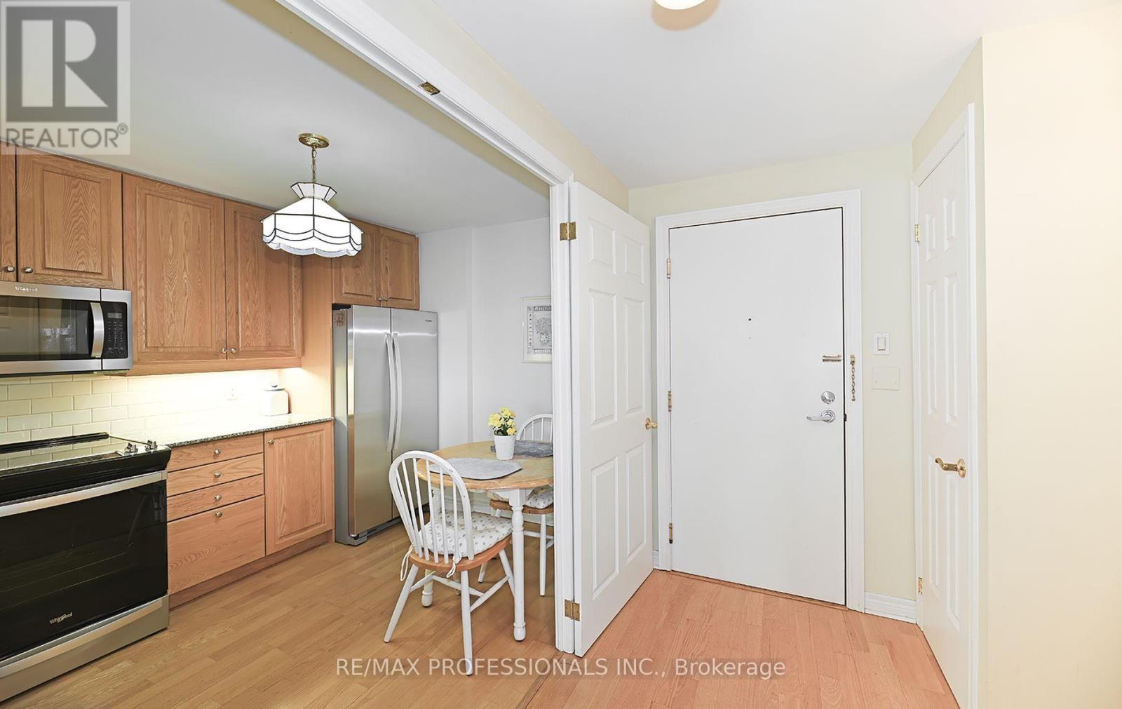 504 - 3085 Bloor Street W, Toronto, Ontario  M8X 1Z4 - Photo 10 - W12513800