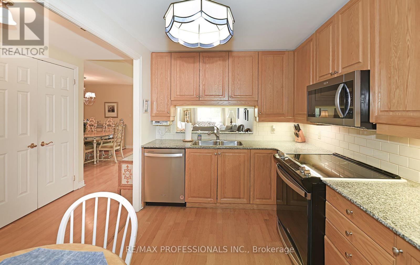 504 - 3085 Bloor Street W, Toronto, Ontario  M8X 1Z4 - Photo 12 - W12513800