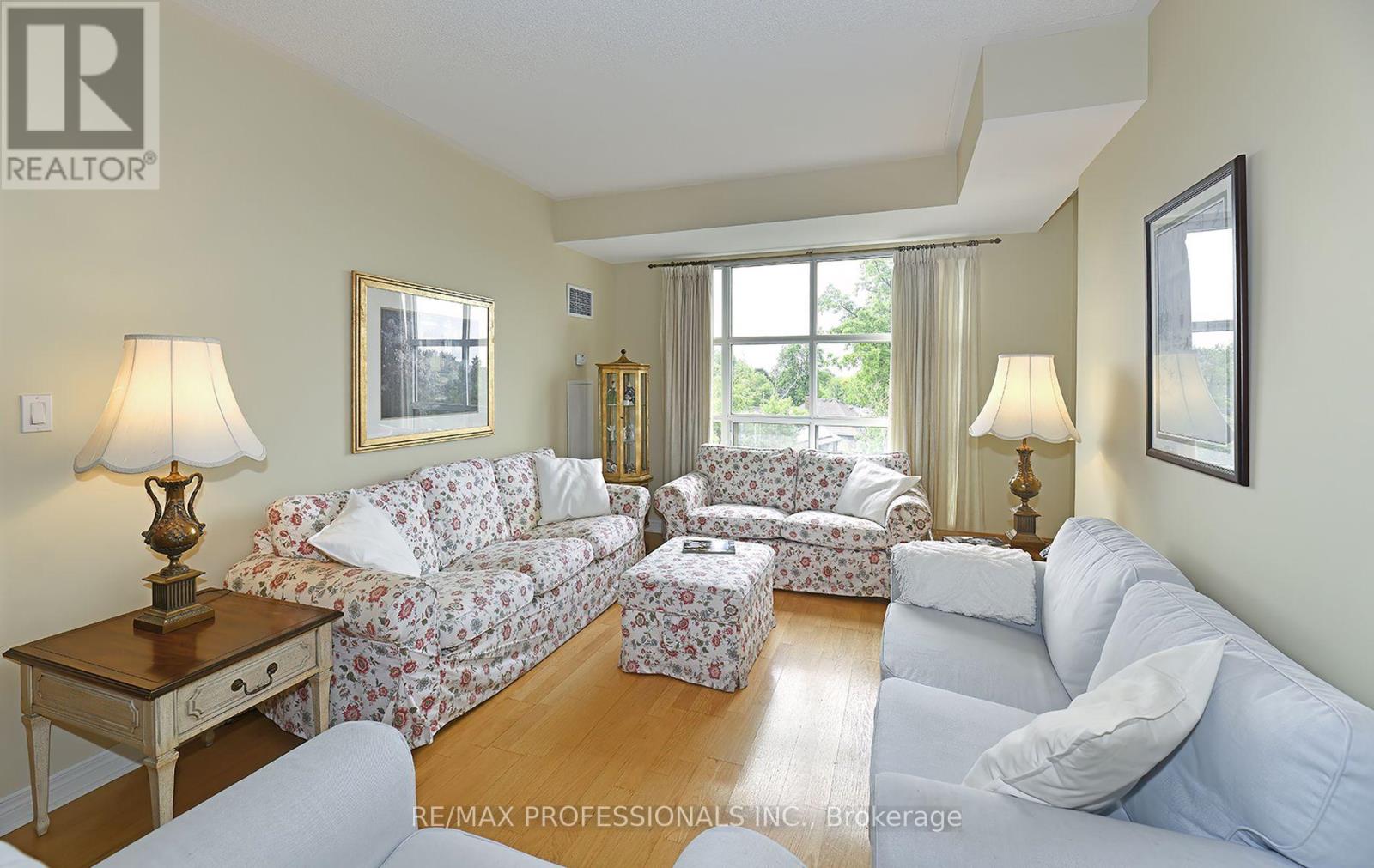 504 - 3085 Bloor Street W, Toronto, Ontario  M8X 1Z4 - Photo 2 - W12513800