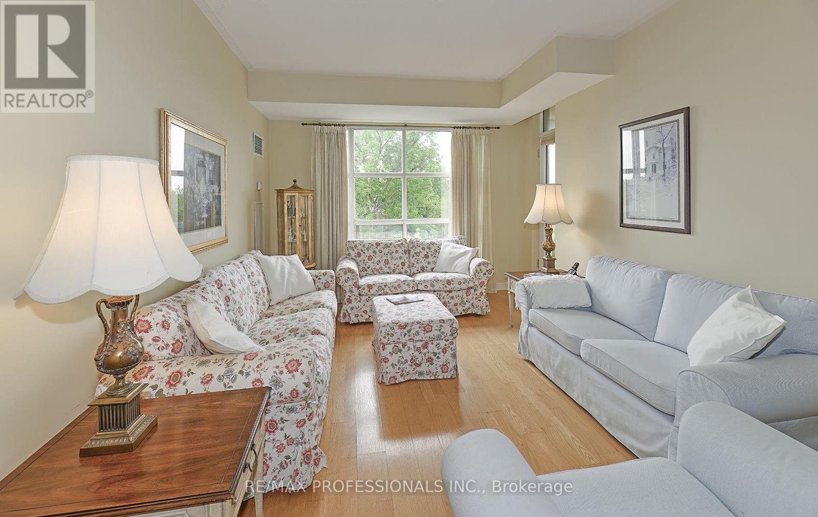 504 - 3085 Bloor Street W, Toronto, Ontario  M8X 1Z4 - Photo 3 - W12513800