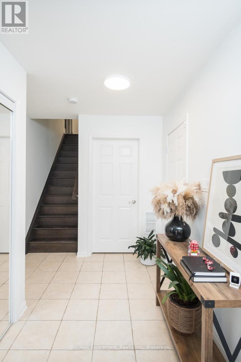 503 Cavanagh Lane, Milton, Ontario L9T 8G3 - Photo 3 - W12513892