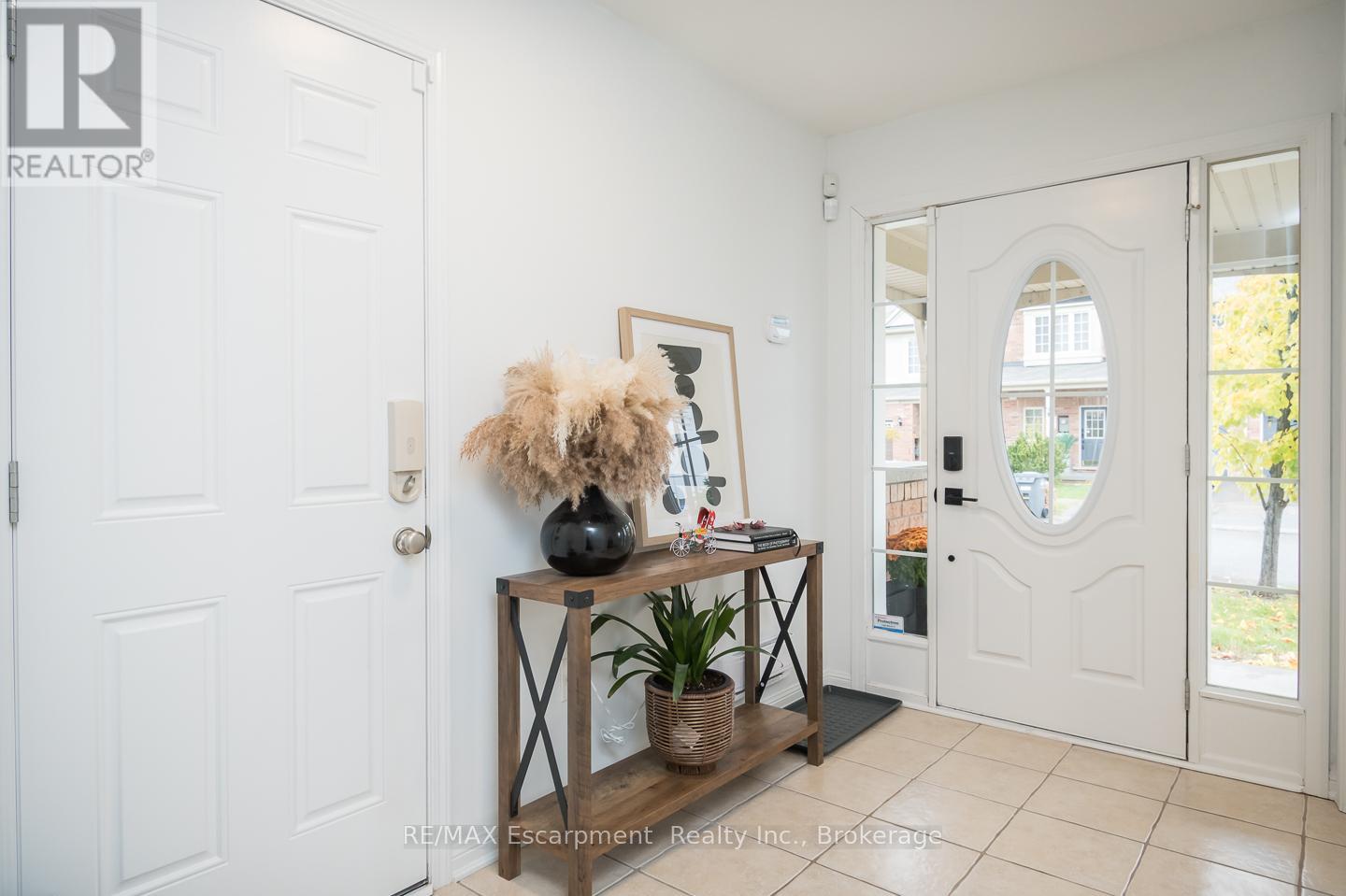 503 Cavanagh Lane, Milton, Ontario L9T 8G3 - Photo 4 - W12513892