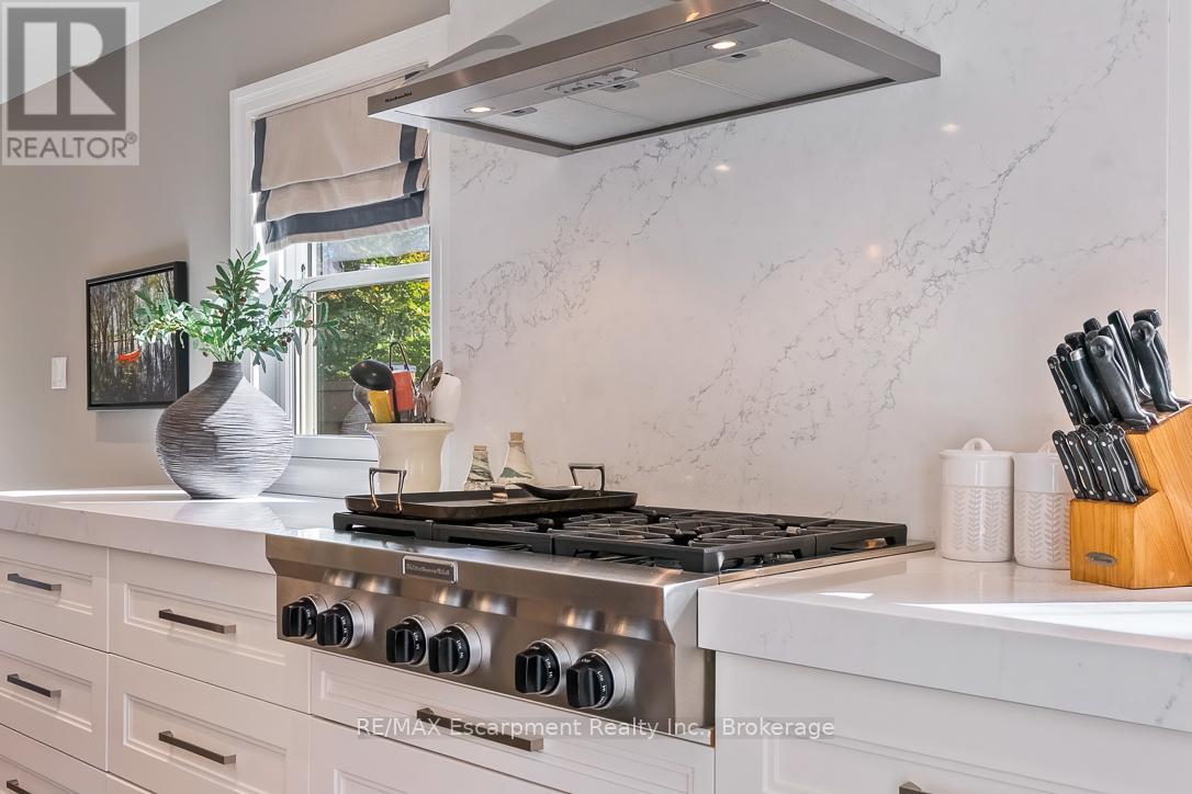 278 Carolyn Drive, Oakville, Ontario  L6K 3M6 - Photo 13 - W12513920