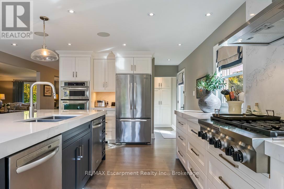 278 Carolyn Drive, Oakville, Ontario  L6K 3M6 - Photo 14 - W12513920