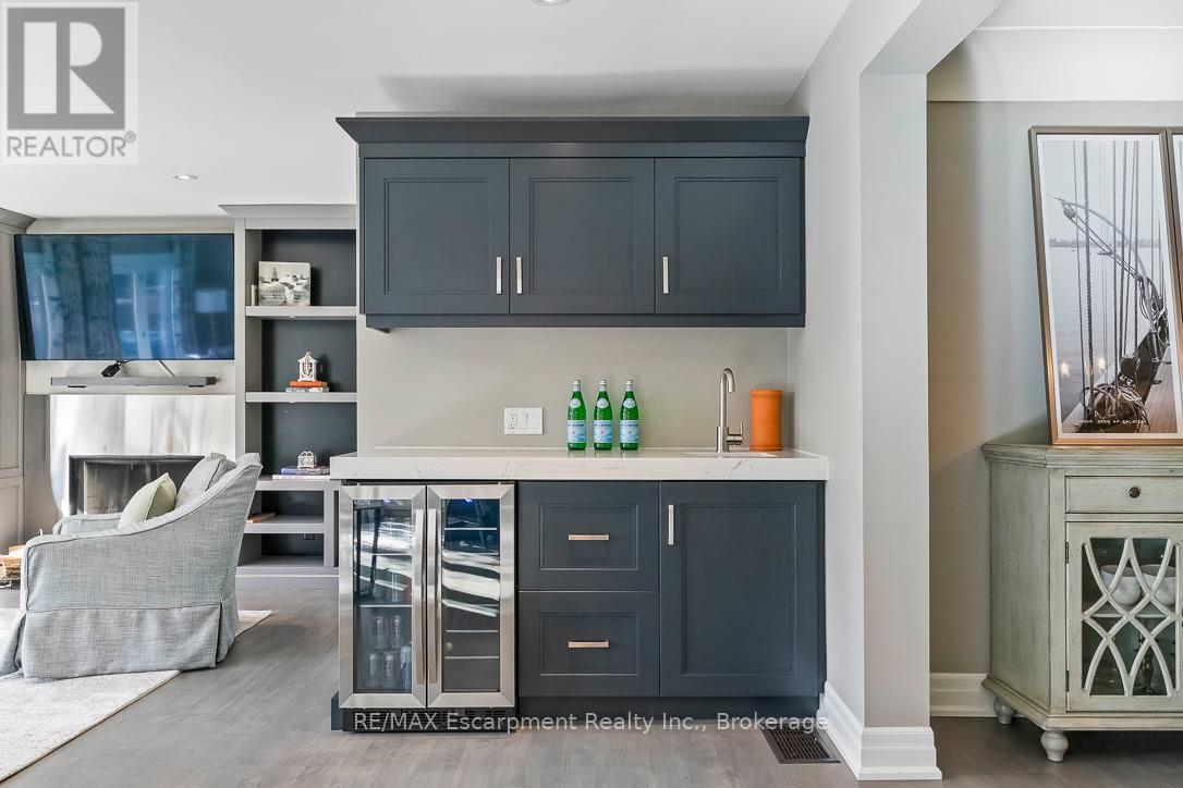 278 Carolyn Drive, Oakville, Ontario  L6K 3M6 - Photo 18 - W12513920