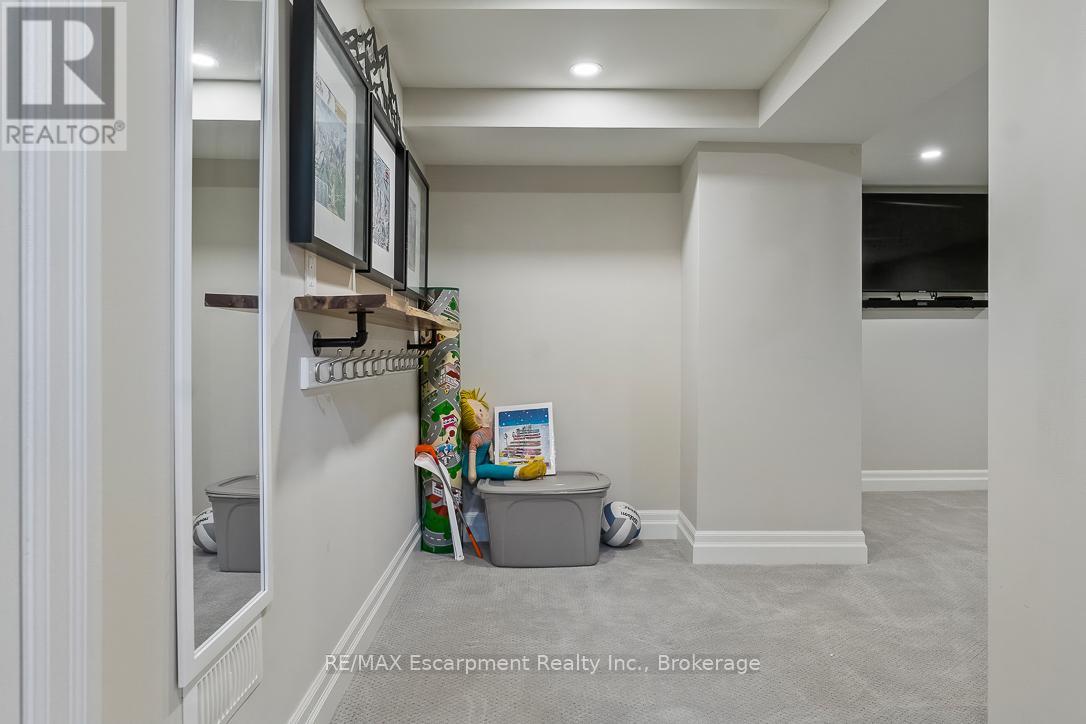 278 Carolyn Drive, Oakville, Ontario  L6K 3M6 - Photo 33 - W12513920