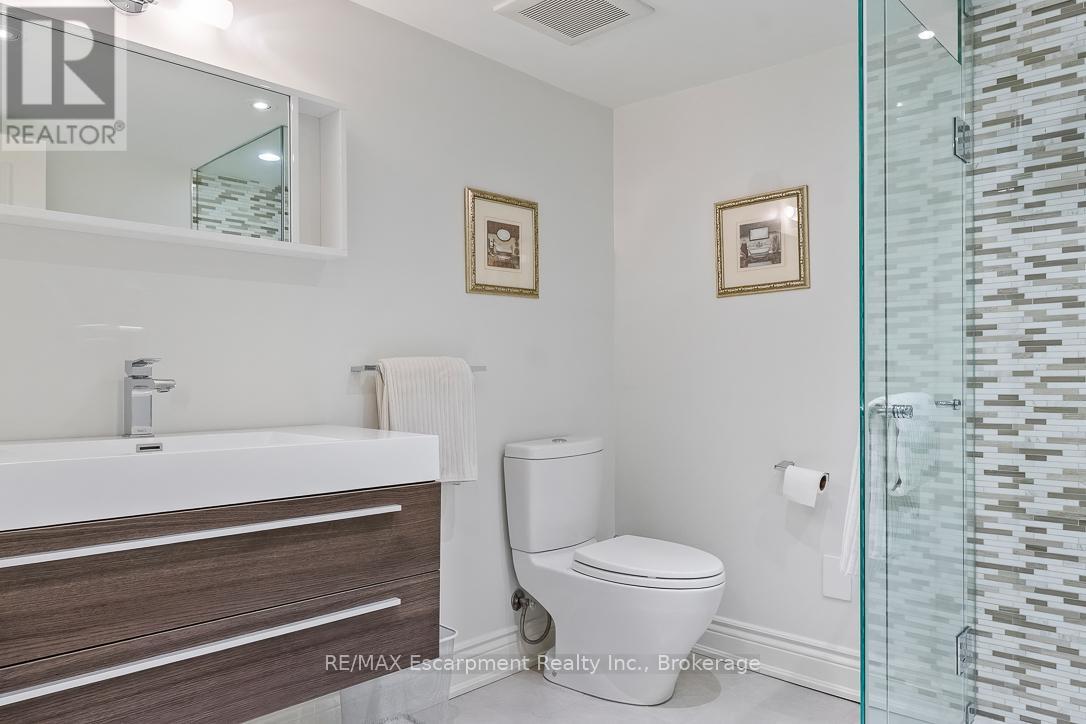 278 Carolyn Drive, Oakville (Co Central), Ontario L6K 3M6 - Photo 37 - W12513920