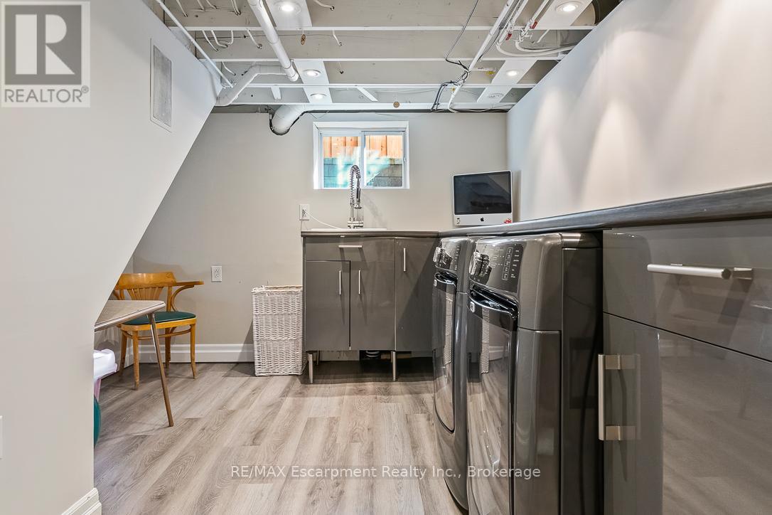 278 Carolyn Drive, Oakville (Co Central), Ontario L6K 3M6 - Photo 41 - W12513920