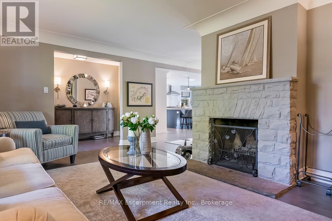 278 Carolyn Drive, Oakville, Ontario  L6K 3M6 - Photo 5 - W12513920