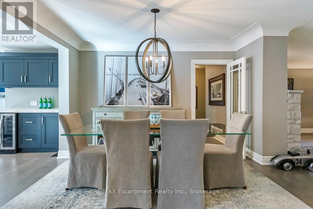 278 Carolyn Drive, Oakville, Ontario  L6K 3M6 - Photo 6 - W12513920