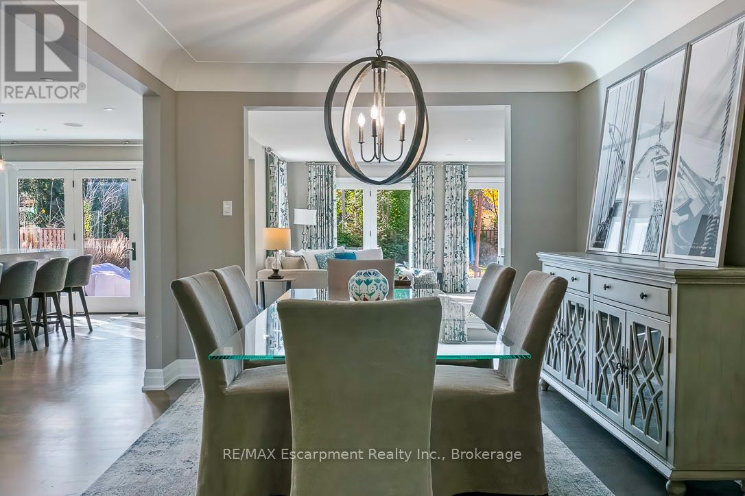 278 Carolyn Drive, Oakville, Ontario  L6K 3M6 - Photo 8 - W12513920