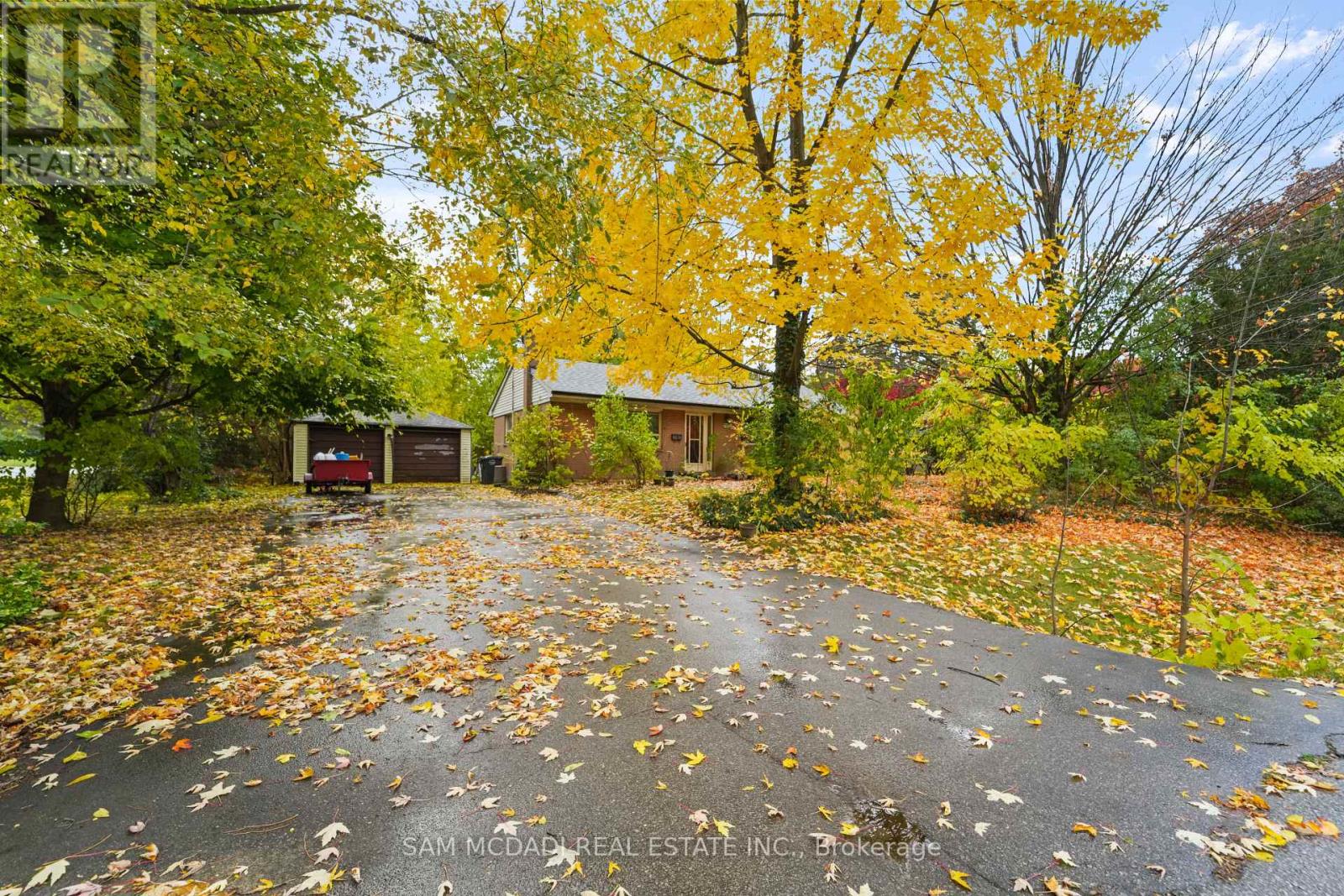 1610 Magenta Court, Mississauga, Ontario L5G 3A7 - Photo 12 - W12500068