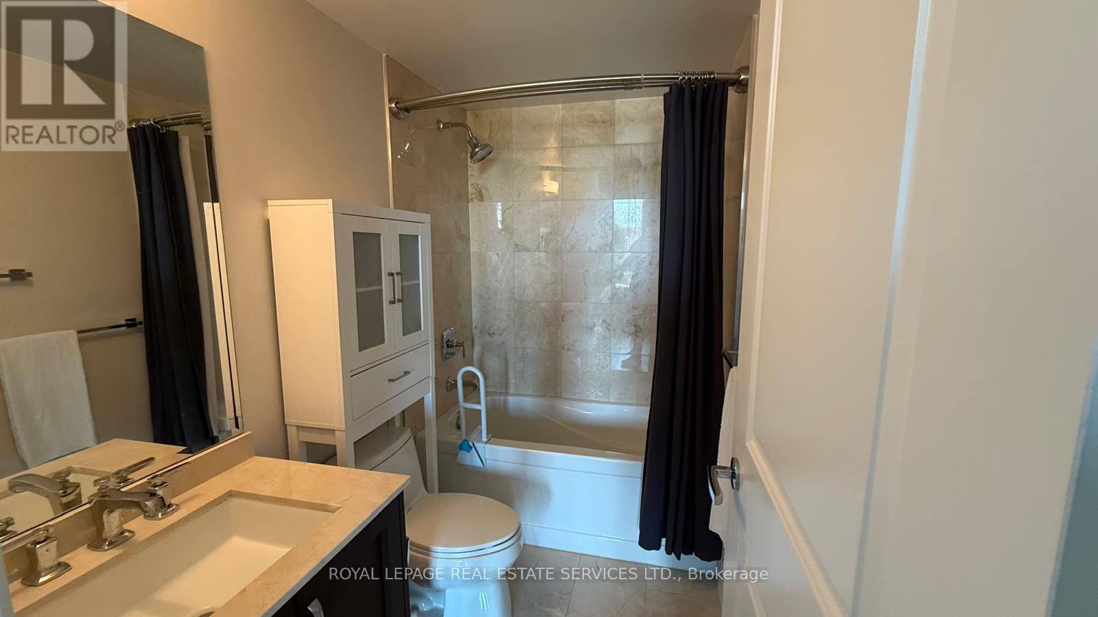 501 - 11 Bronte Road, Oakville, Ontario L6L 0E1 - Photo 10 - W12509620