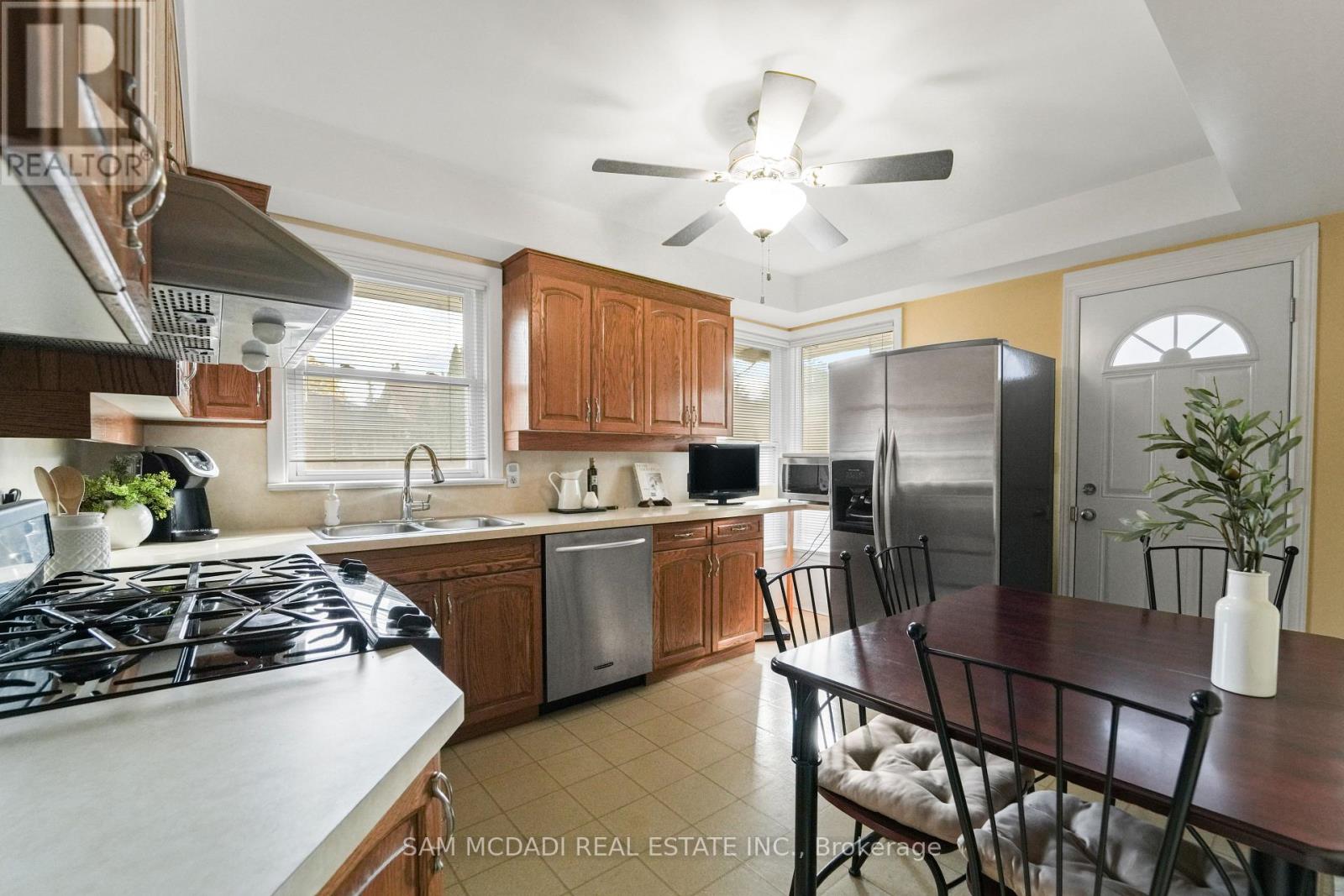 185 Rathburn Road, Toronto, Ontario  M9B 2L2 - Photo 8 - W12513466