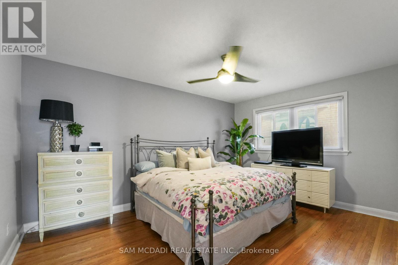 185 Rathburn Road, Toronto, Ontario  M9B 2L2 - Photo 15 - W12513466