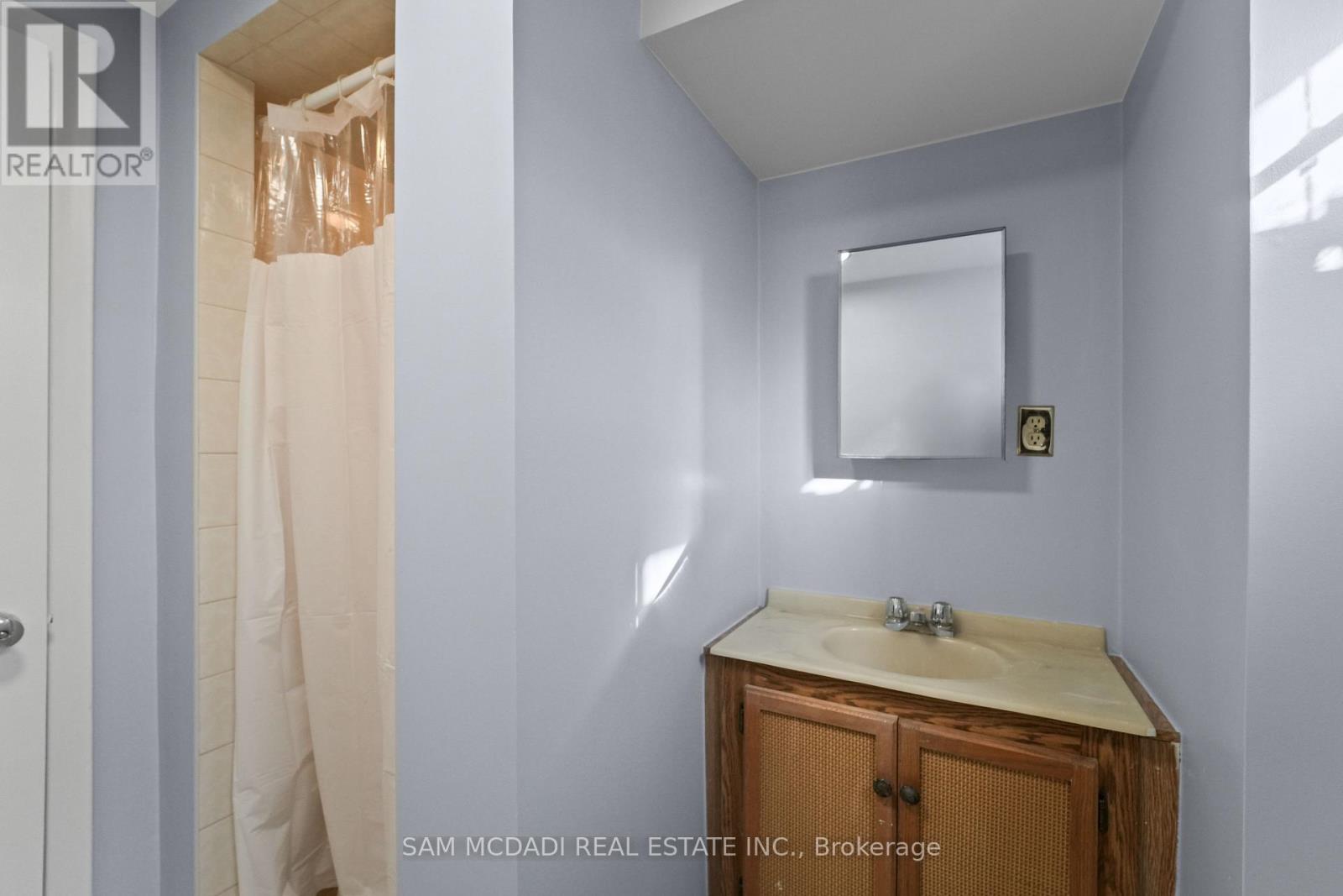 185 Rathburn Road, Toronto, Ontario  M9B 2L2 - Photo 23 - W12513466