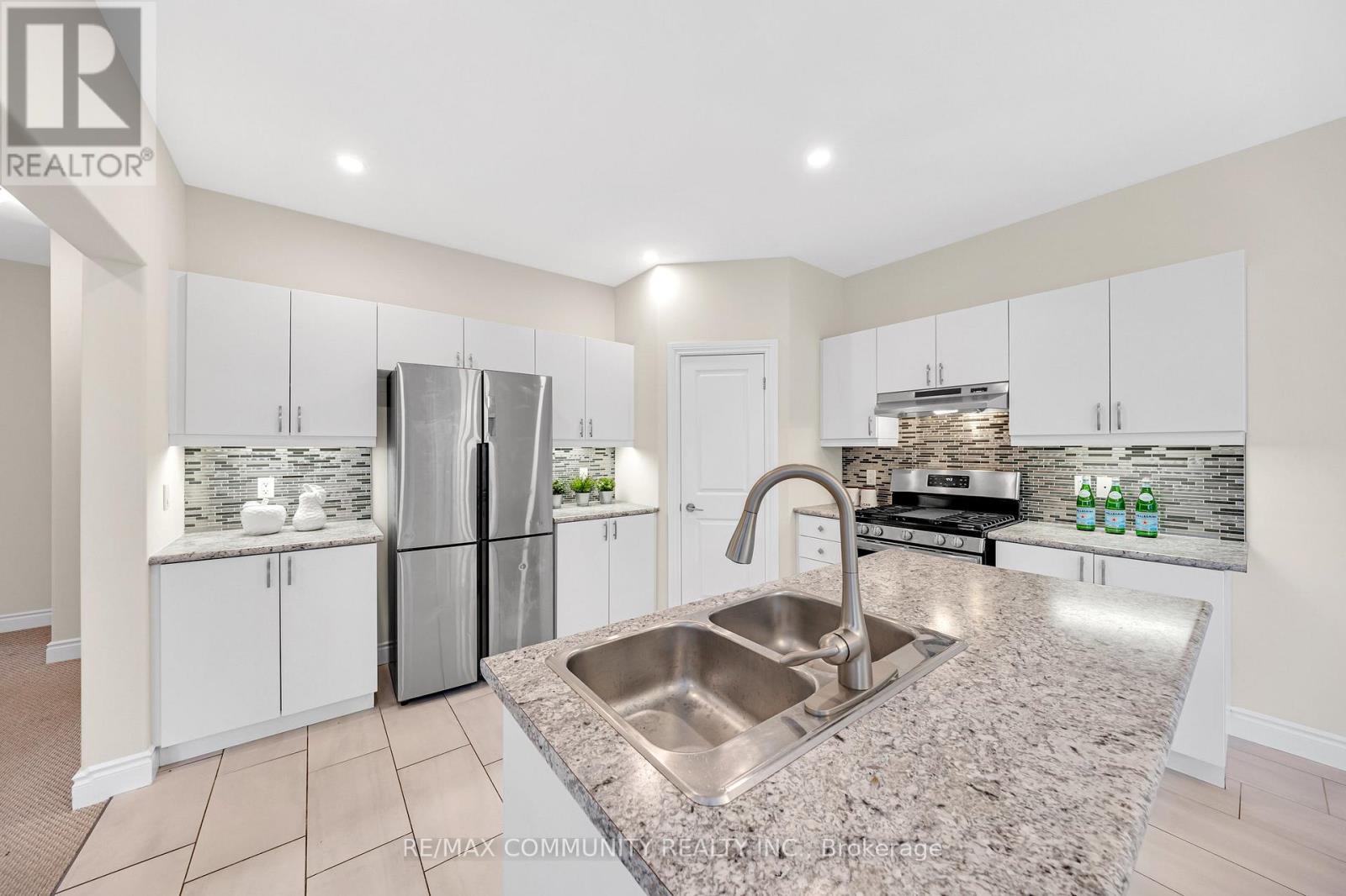 78 Alcorn Drive, Kawartha Lakes, Ontario  K9V 0M8 - Photo 22 - X12513556