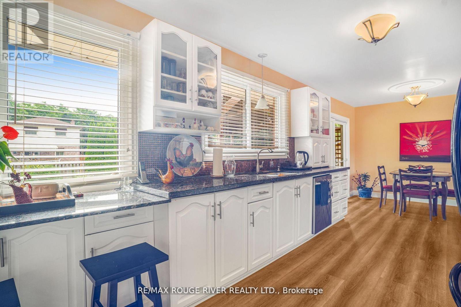 5210 Timothy Crescent, Niagara Falls, Ontario  L2E 5G3 - Photo 3 - X12513582