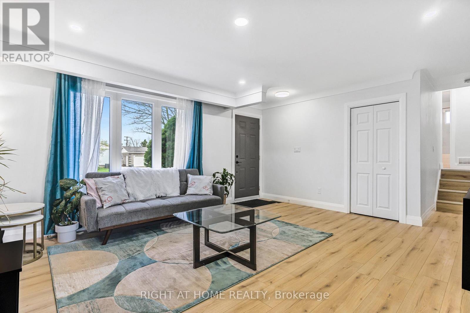 3 Northgate Drive, Welland, Ontario  L3C 5Y2 - Photo 2 - X12513684