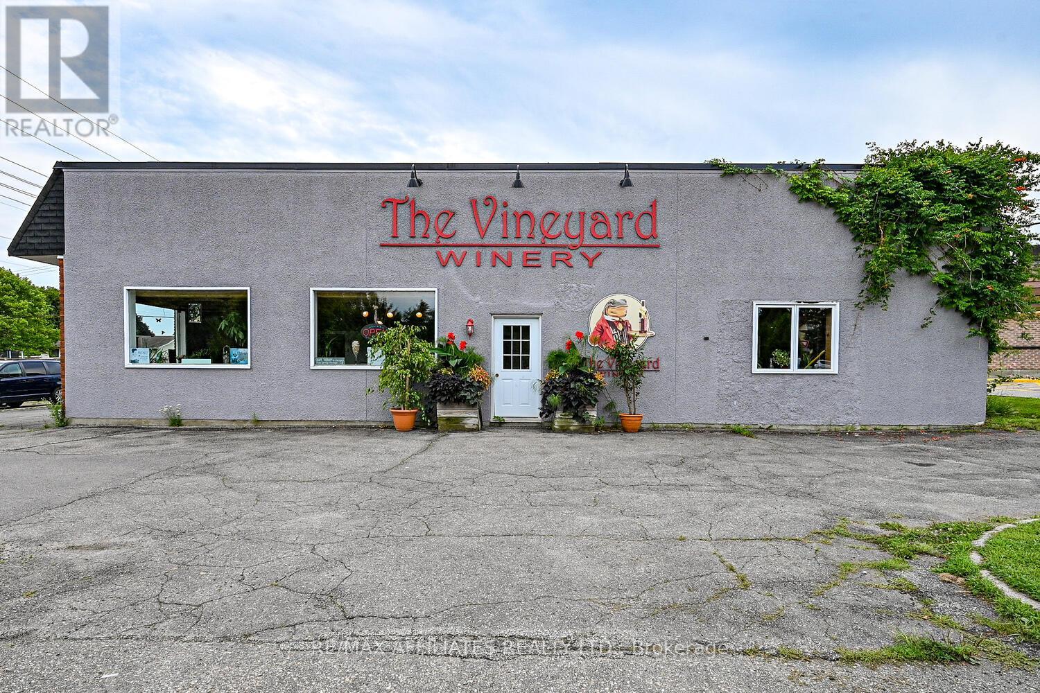 202 Percy Street, Smiths Falls, Ontario  K7A 4W8 - Photo 3 - X12149506