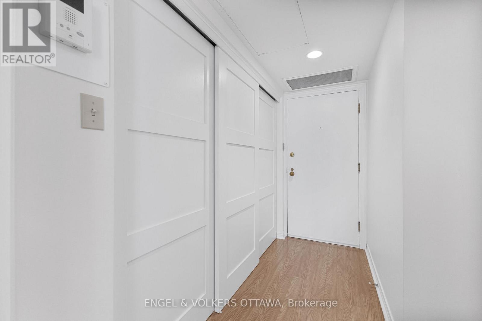 206 - 205 Somerset Street W, Ottawa, Ontario K2P 0J1 - Photo 2 - X12468319