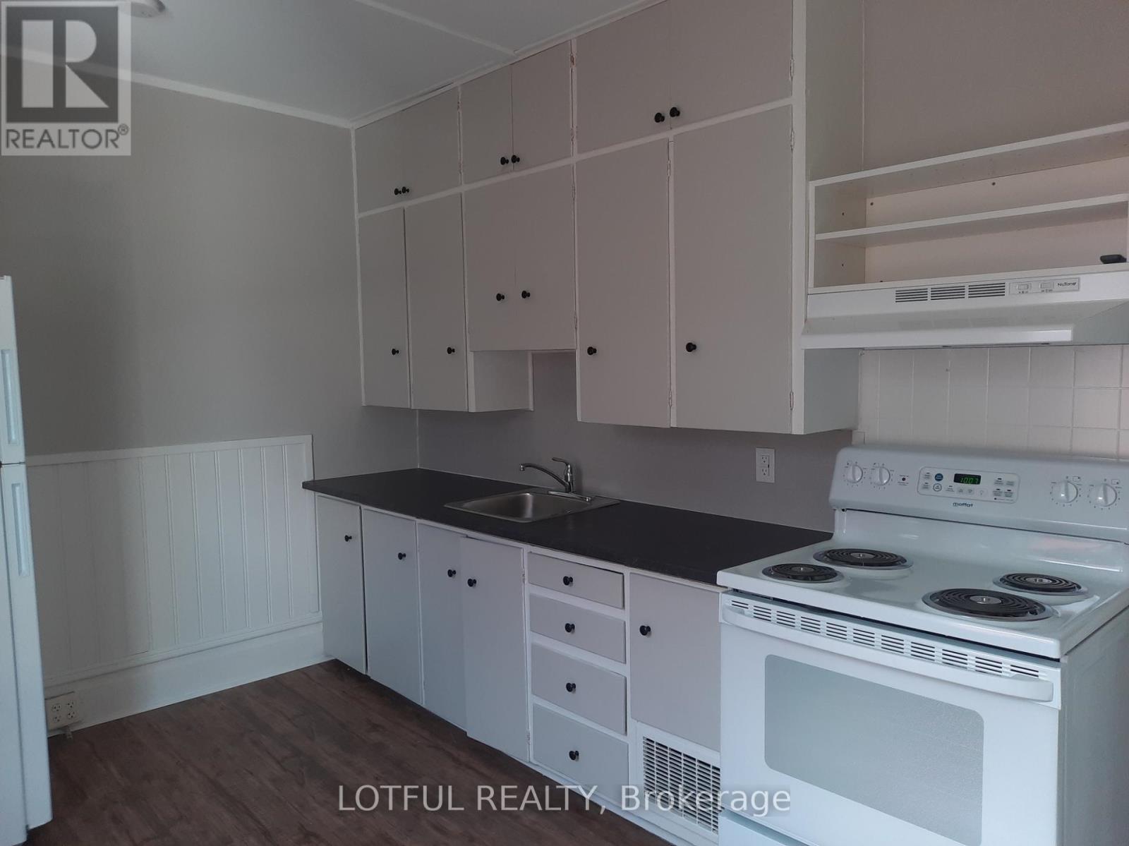 2 - 7 Montgomery Place, Smiths Falls, Ontario K7A 1S6 - Photo 2 - X12511772