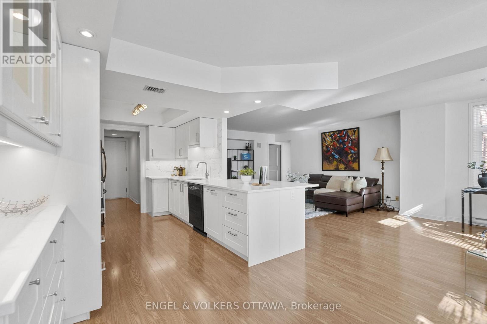 206 - 205 Somerset Street W, Ottawa, Ontario K2P 0J1 - Photo 8 - X12468319