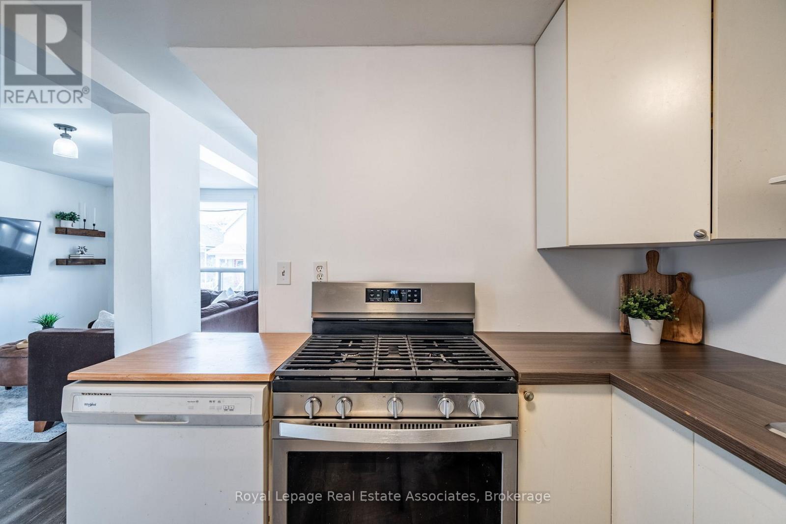 28 Edinburgh Avenue, Hamilton, Ontario  L8H 2C3 - Photo 12 - X12513796