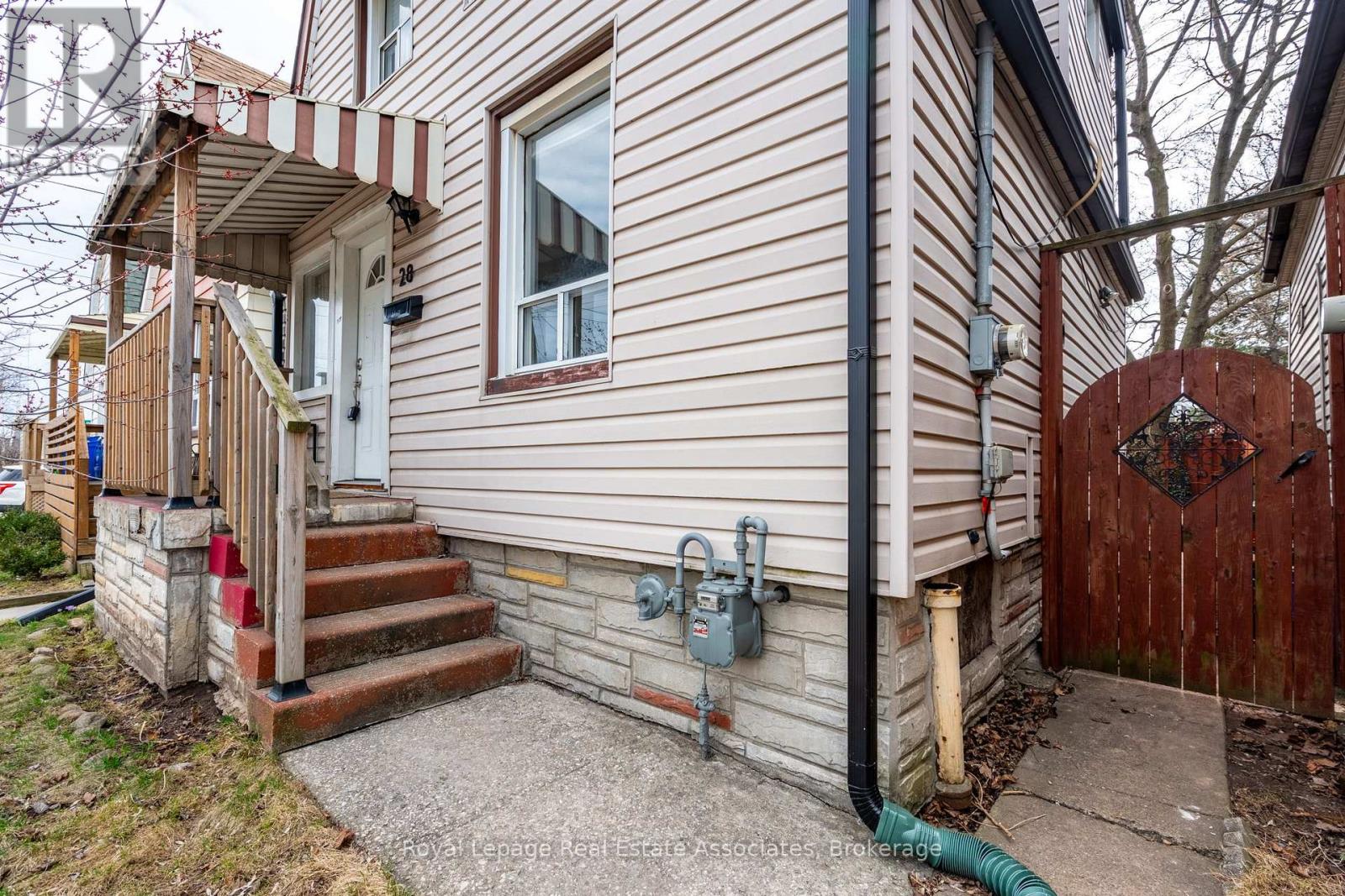 28 Edinburgh Avenue, Hamilton, Ontario  L8H 2C3 - Photo 2 - X12513796