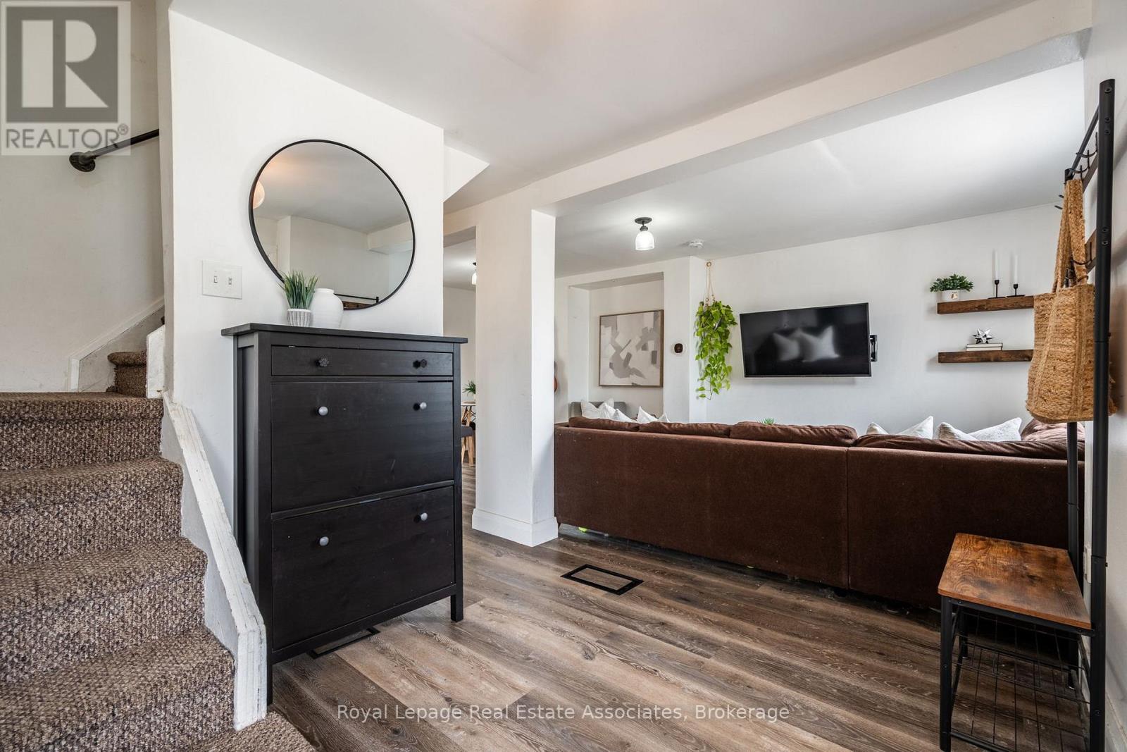 28 Edinburgh Avenue, Hamilton, Ontario  L8H 2C3 - Photo 3 - X12513796