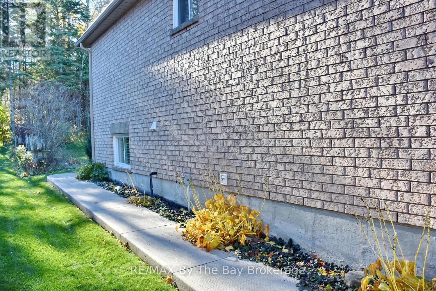 10 Cherry Sands Crescent, Wasaga Beach, Ontario  L9Z 1P5 - Photo 36 - S12513912