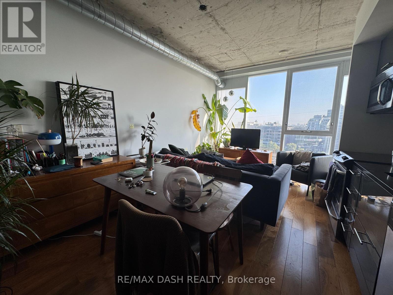 802 - 32 Trolley Crescent, Toronto, Ontario  M5A 0E8 - Photo 3 - C12409345